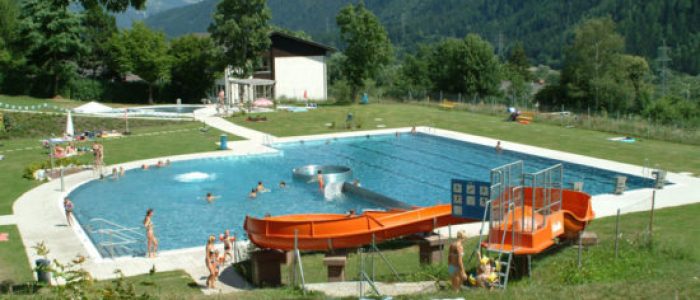 Schwimmbad Flattach Das Freibad Flattach ist nur wenige Meter von unseren Ferienwohnungen entfernt.